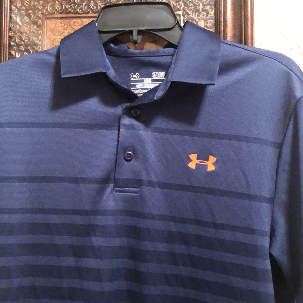 Excellent condition Under Armour Loose Heat Gear Polo shirt. Logo on front/back.